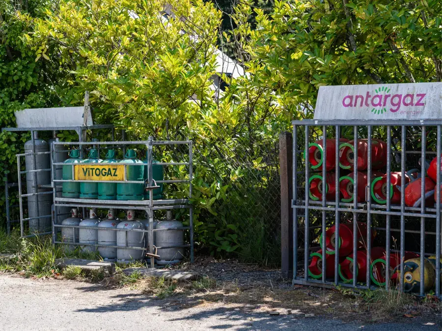 Bouteilles de gaz disponibles au Coccimarket de Beg Meil